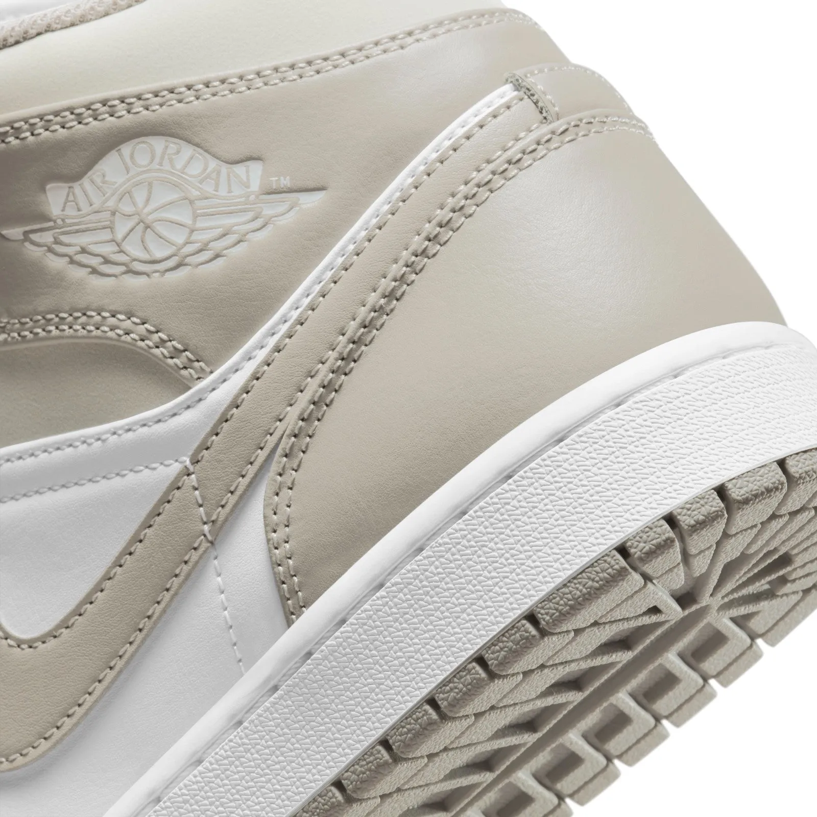 Air Jordan 1 Mid 'Linen' 554724-082