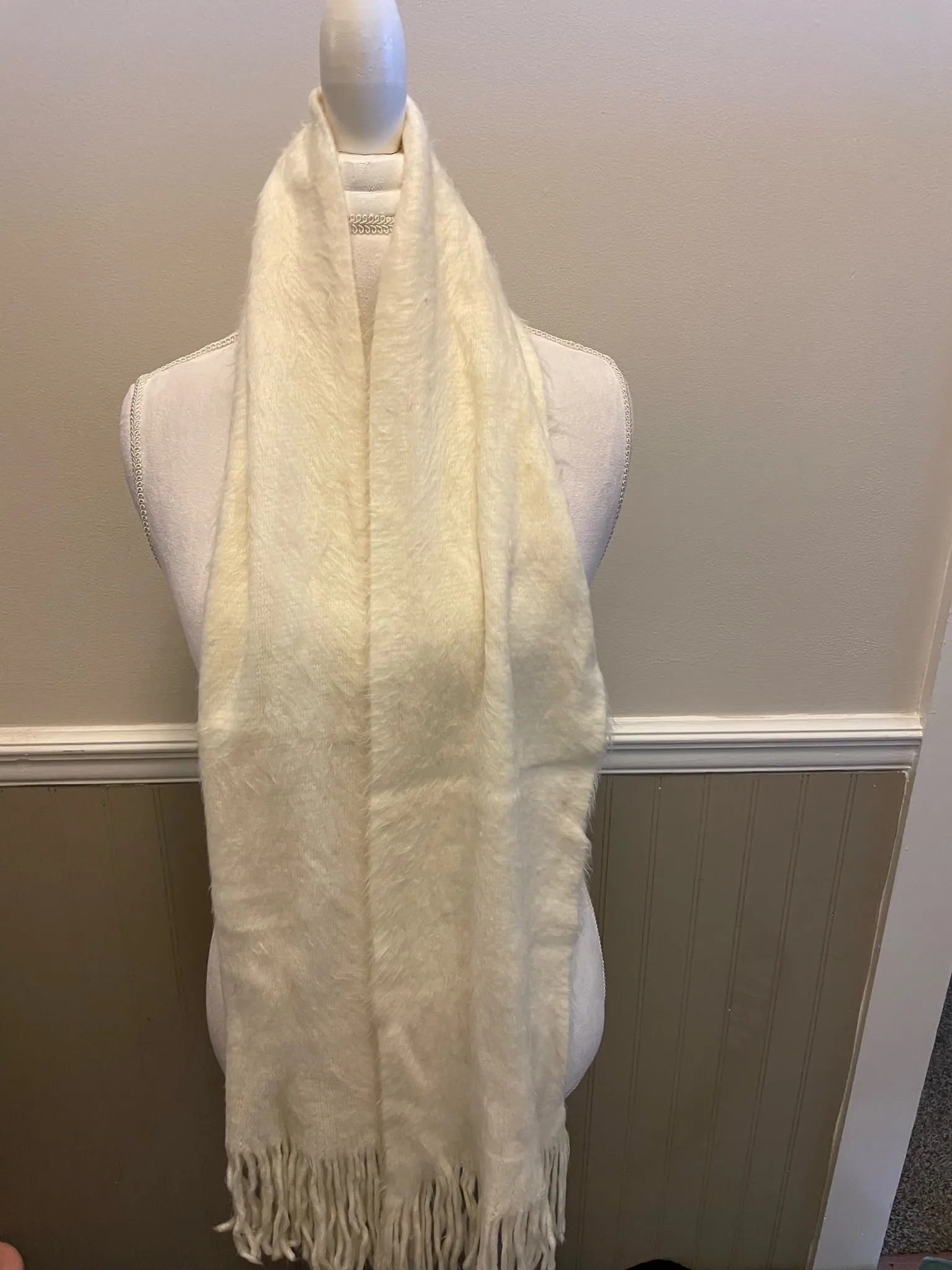 <€€ Womens Juniors Ivory Wrap Winter Scarf with Fringe