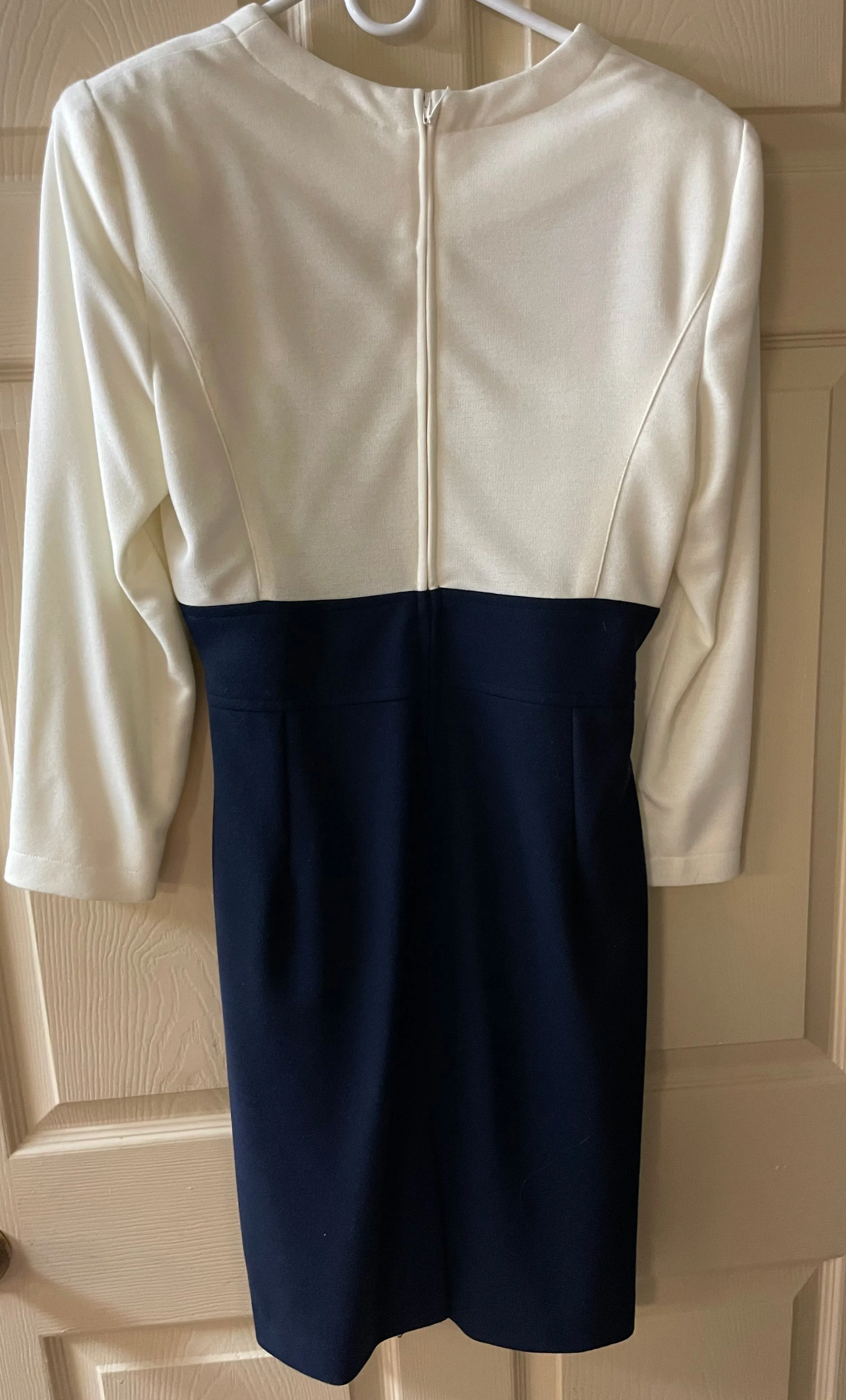 Vintage Womens Sz 12 Large Taurus II Navy & Ivory Long Sleeve Dress Gold Chain
